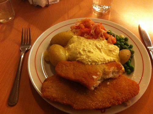3. Fin mat bjöds det på i mässen...här var det fisk. 3. Fin mat bjöds det på i mässen...här var det fisk.