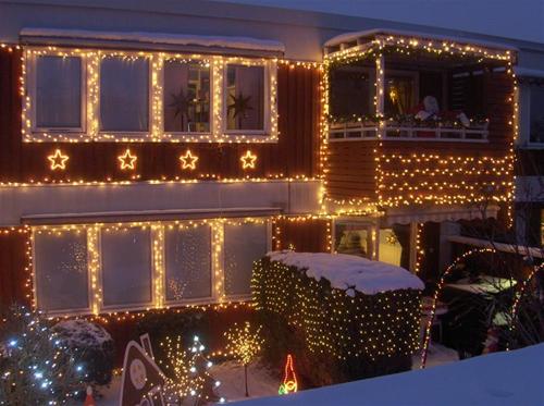 Hus med julbelysning Hus med julbelysning